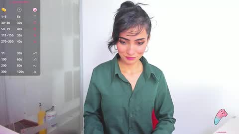 Snapshot of hanna_chloe chatting on January 7, 2026, 8:44 pm Sara online show from January 7, 2026, 8:44 pm