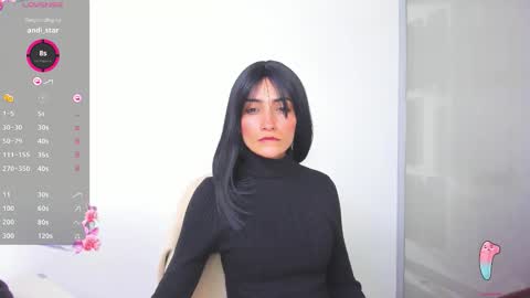 Snapshot of hanna_chloe chatting on February 12, 2026, 7:53 pm Sara online show from February 12, 2026, 7:53 pm