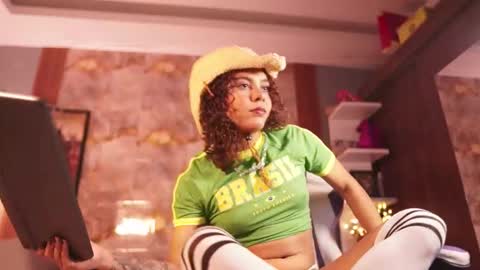 HANNA  online show from November 16, 2025, 2:17 am