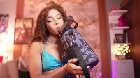 HANNA  online show from November 17, 2025, 11:21 pm