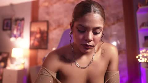 HANNA  online show from November 24, 2025, 11:04 pm