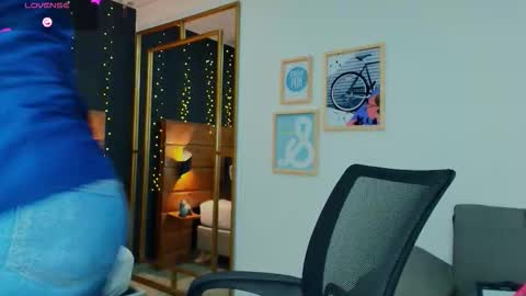 Snapshot of hanna_kimura chatting on March 3, 2026, 6:58 pm Hanna online show from March 3, 2026, 6:58 pm