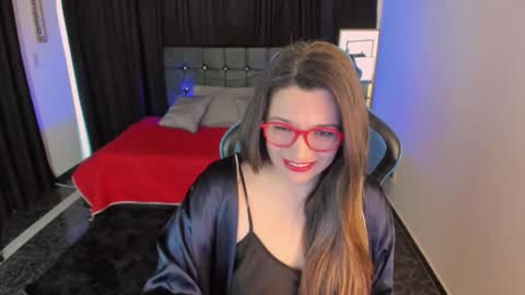 hanna_ma online show from October 15, 2025, 2:39 pm