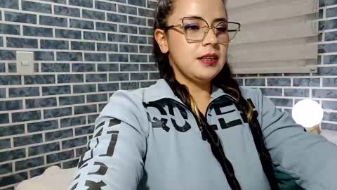 Snapshot of hanna_moons chatting on March 20, 2026, 4:39 am hanna_moons online show from March 20, 2026, 4:39 am