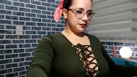 Snapshot of hanna_moons chatting on April 13, 2026, 3:01 am hanna_moons online show from April 13, 2026, 3:01 am