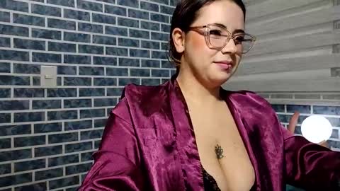 Snapshot of hanna_moons chatting on April 15, 2026, 2:07 am hanna_moons online show from April 15, 2026, 2:07 am