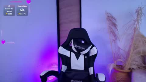 Hanna Capicorn online show from December 18, 2025, 9:43 pm