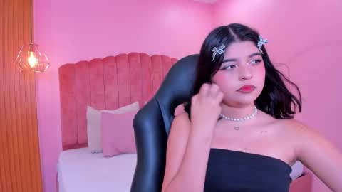 Snapshot of hannaa_bloom chatting on December 15, 2025, 5:39 pm Hanna 3 online show from December 15, 2025, 5:39 pm