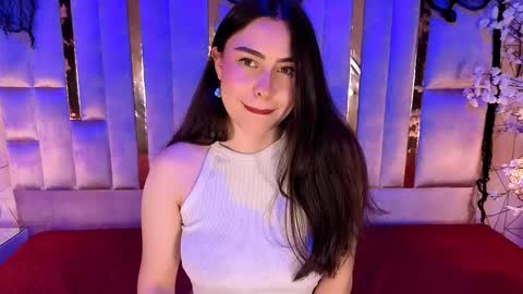 hannacollins_2 online show from November 6, 2025, 1:56 pm