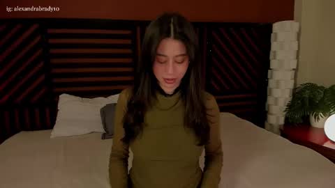 Snapshot of hannah_brady chatting on February 25, 2026, 12:53 am Hannah online show from February 25, 2026, 12:53 am