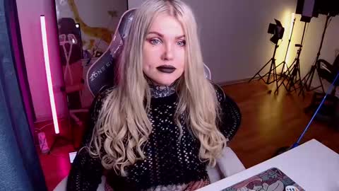 Snapshot of hannah_chaos chatting on January 30, 2025, 4:48 am Hannah online show from January 30, 2025, 4:48 am