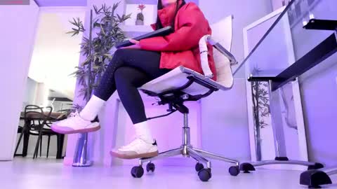 HANNAH HOWELL online show from March 1, 2025, 9:29 am