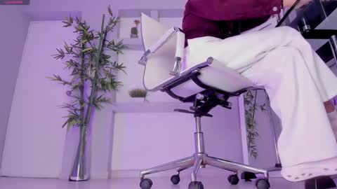 HANNAH HOWELL online show from September 30, 2025, 9:36 am