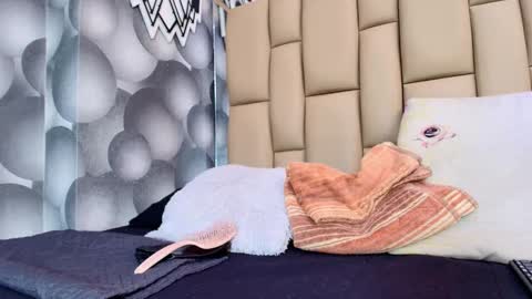 hannah_teehn online show from November 5, 2025, 7:14 pm