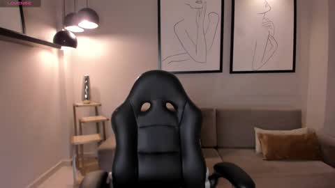 Snapshot of hannahjamesx chatting on March 3, 2025, 5:39 pm HANNAH J online show from March 3, 2025, 5:39 pm