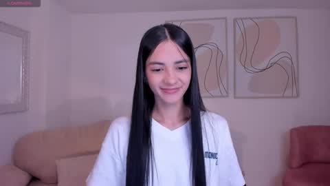 Snapshot of hannahjamesx chatting on October 5, 2025, 5:11 pm HANNAH J online show from October 5, 2025, 5:11 pm