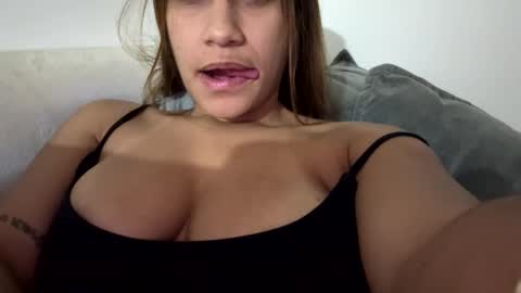 Snapshot of hannakoff chatting on October 8, 2025, 1:58 am hannakoff online show from October 8, 2025, 1:58 am