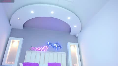 Snapshot of hannapaola chatting on March 5, 2025, 10:43 pm HannaPaola online show from March 5, 2025, 10:43 pm