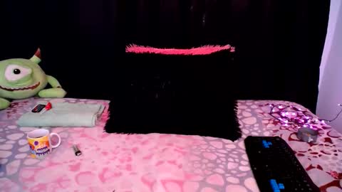 hannaqueen23 online show from October 19, 2025, 12:44 am