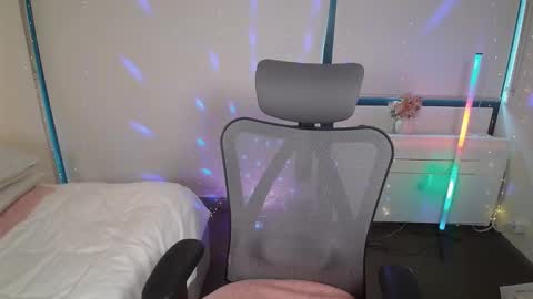 HannaVibe online show from February 14, 2025, 4:58 am