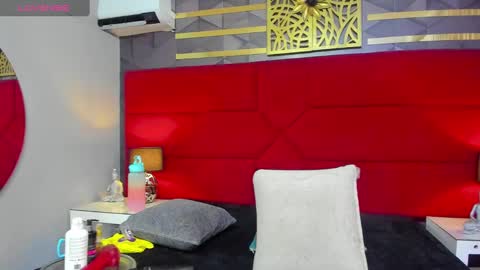Snapshot of hanny_milf_ chatting on January 4, 2025, 11:33 am HANNY online show from January 4, 2025, 11:33 am