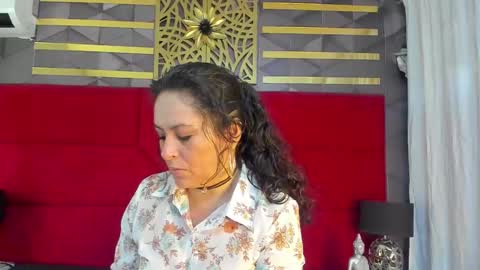 Snapshot of hanny_milf_ chatting on January 15, 2025, 11:21 am HANNY online show from January 15, 2025, 11:21 am