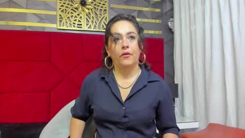 Snapshot of hanny_milf_ chatting on January 24, 2025, 11:26 am HANNY online show from January 24, 2025, 11:26 am