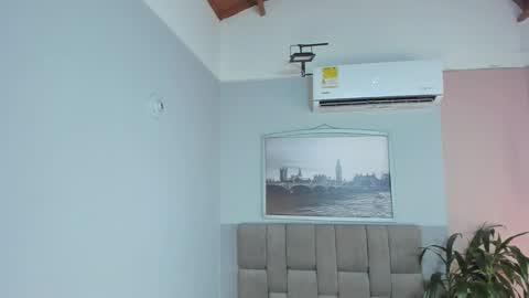 Snapshot of hanny_milf_ chatting on September 10, 2025, 11:54 am HANNY online show from September 10, 2025, 11:54 am