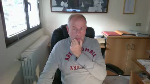 Snapshot of hanscooper chatting on October 4, 2025, 3:21 pm hanscooper online show from October 4, 2025, 3:21 pm