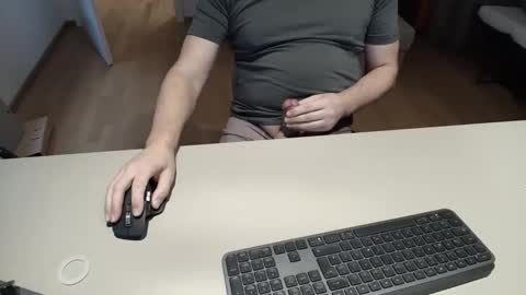 Snapshot of happybugger chatting on December 23, 2025, 11:08 am Cum for you online show from December 23, 2025, 11:08 am