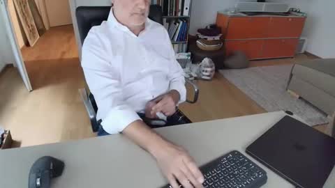 Snapshot of happybugger chatting on May 6, 2026, 6:08 am Cum for you online show from May 6, 2026, 6:08 am