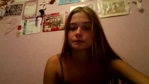 Snapshot of happyemily18 chatting on October 27, 2025, 6:23 pm happyemily  online show from October 27, 2025, 6:23 pm