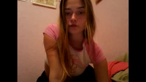 Snapshot of happyemily18 chatting on February 12, 2026, 7:20 pm happyemily online show from February 12, 2026, 7:20 pm