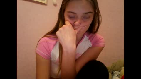 Snapshot of happyemily18 chatting on February 19, 2026, 9:33 pm happyemily online show from February 19, 2026, 9:33 pm