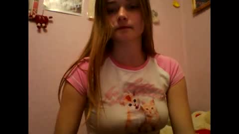 Snapshot of happyemily18 chatting on March 12, 2026, 9:21 pm happyemily online show from March 12, 2026, 9:21 pm