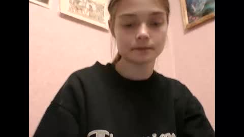 Snapshot of happyemily18 chatting on March 14, 2026, 9:53 pm happyemily online show from March 14, 2026, 9:53 pm