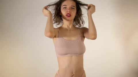 Evy  online show from April 8, 2026, 11:59 pm