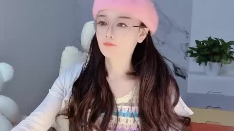 Snapshot of happysweetie168 chatting on December 10, 2024, 5:28 am Daisy online show from December 10, 2024, 5:28 am