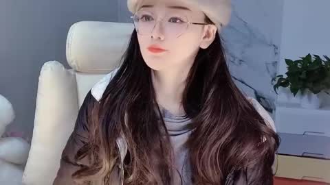 Snapshot of happysweetie168 chatting on December 17, 2024, 6:56 am Daisy online show from December 17, 2024, 6:56 am