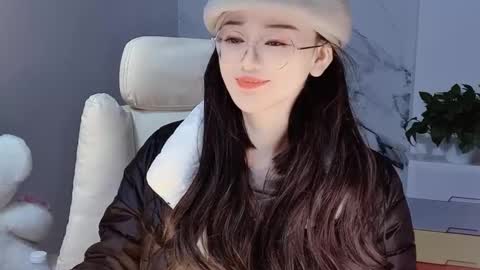 Snapshot of happysweetie168 chatting on December 19, 2024, 4:57 pm Daisy online show from December 19, 2024, 4:57 pm