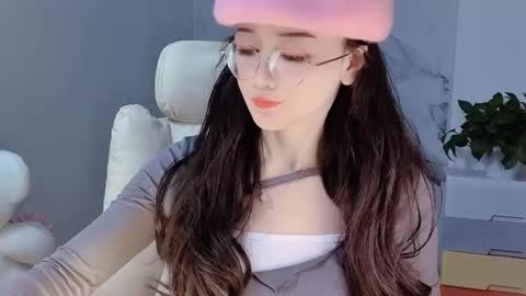 Snapshot of happysweetie168 chatting on December 20, 2024, 6:50 am Daisy online show from December 20, 2024, 6:50 am