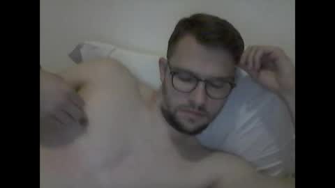 hardboylovemilfmoom online show from May 21, 2026, 9:11 pm