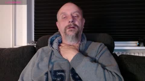 Snapshot of hardmrlazy chatting on November 21, 2025, 9:57 pm MrLazy online show from November 21, 2025, 9:57 pm