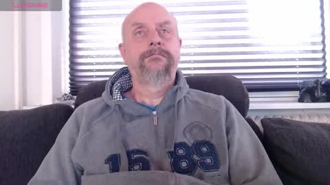 Snapshot of hardmrlazy chatting on November 22, 2025, 10:03 am MrLazy online show from November 22, 2025, 10:03 am