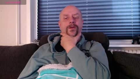 Snapshot of hardmrlazy chatting on November 25, 2025, 10:48 am MrLazy online show from November 25, 2025, 10:48 am