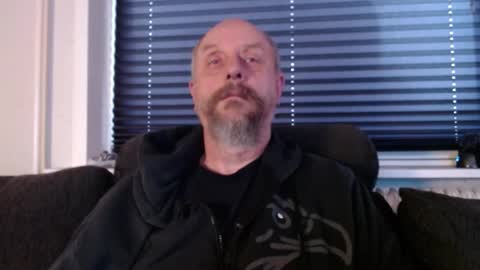 Snapshot of hardmrlazy chatting on December 15, 2025, 10:30 am MrLazy online show from December 15, 2025, 10:30 am