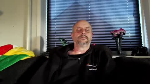 MrLazy online show from June 9, 2026, 6:19 pm