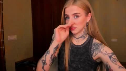 Snapshot of harley_kimm chatting on November 8, 2025, 5:40 am Julia online show from November 8, 2025, 5:40 am