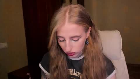 Snapshot of harley_kimm chatting on November 18, 2025, 5:45 am Julia online show from November 18, 2025, 5:45 am