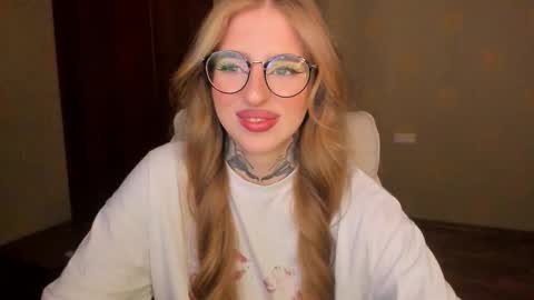 Snapshot of harley_kimm chatting on November 21, 2025, 5:39 am Julia online show from November 21, 2025, 5:39 am